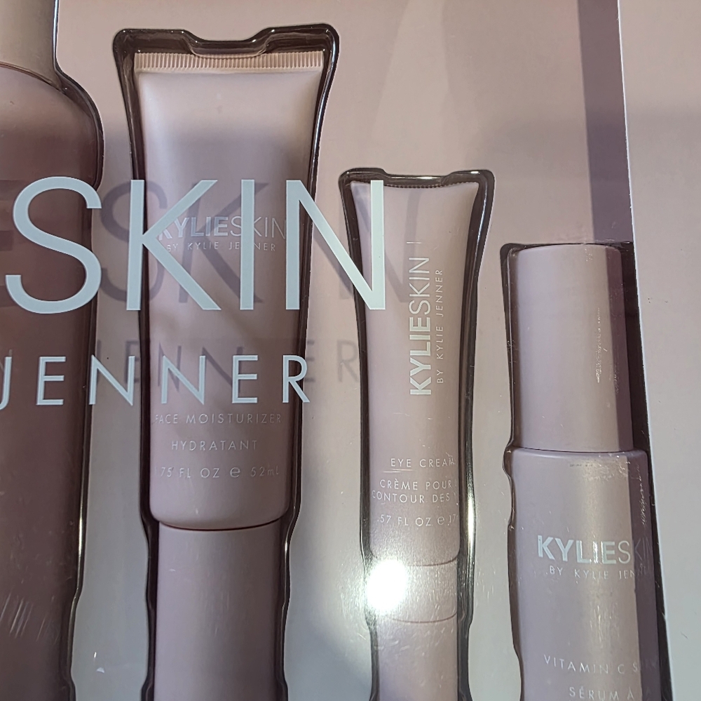 Kylie Skin 6 Piece Face Care Set Full Size Wash Scrub Toner Serum Moisturizer - Picture 14 of 16